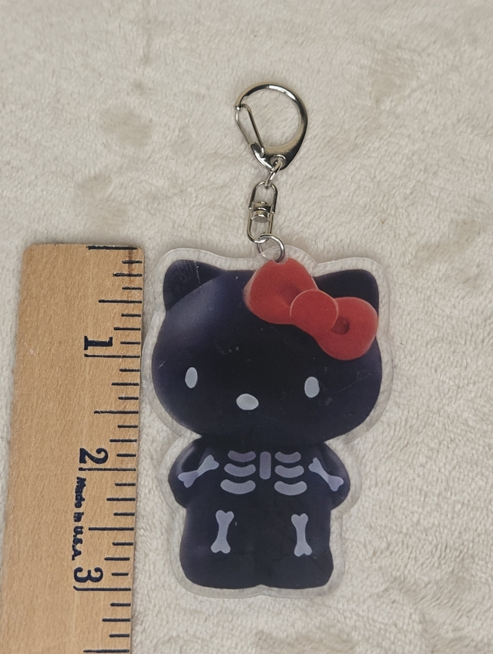 Hello Kitty Plastic Halloween Skeleton Keychain - Picture 4 of 5